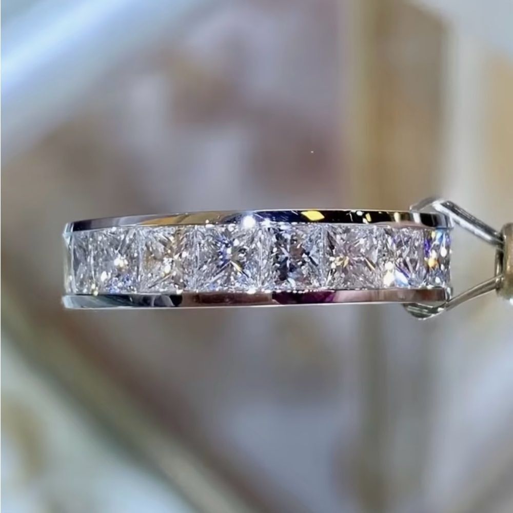 💕 New Sparkling eternity CZ ring with band of stunning stones size 7 💕